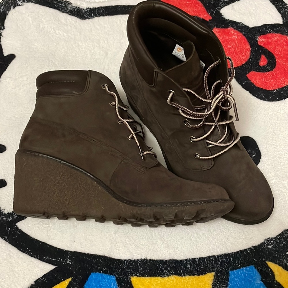 WOMEN'S BROWN AMSTON 6-INCH BOOT size 9
Style Number: 8253A. Timberlands